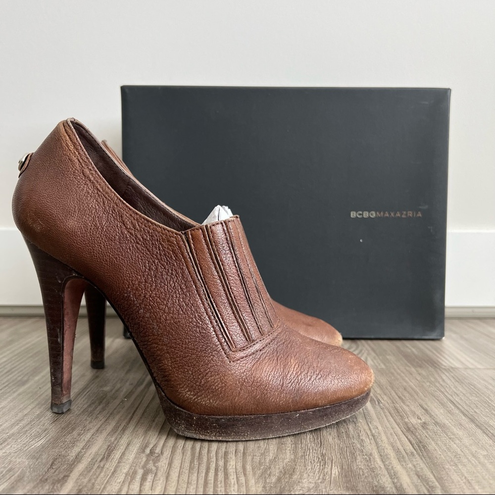 BCBGMAXAZRIA • Catilda Brown Mink Distressed Capra Leather Pump